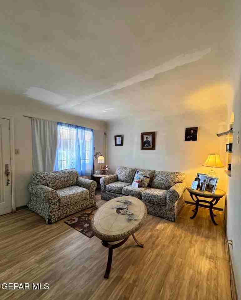 3713 Frankfort Ave - Photo 4 of 21