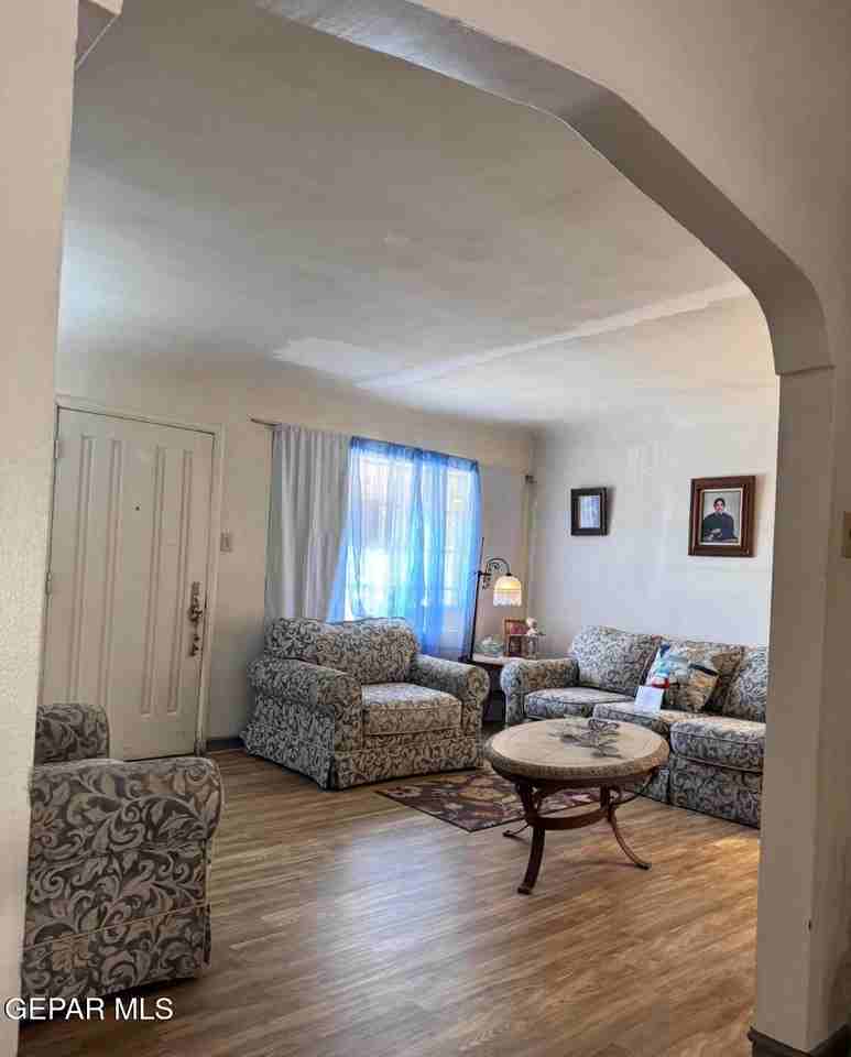 3713 Frankfort Ave - Photo 5 of 21