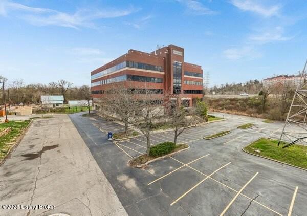 1031 Zorn Ave - Photo 3 of 34