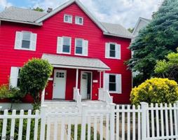 featured image of 76 Chestnut St #2