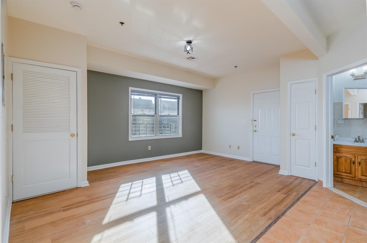 15 Isabella Ave #2R - Photo 5 of 13