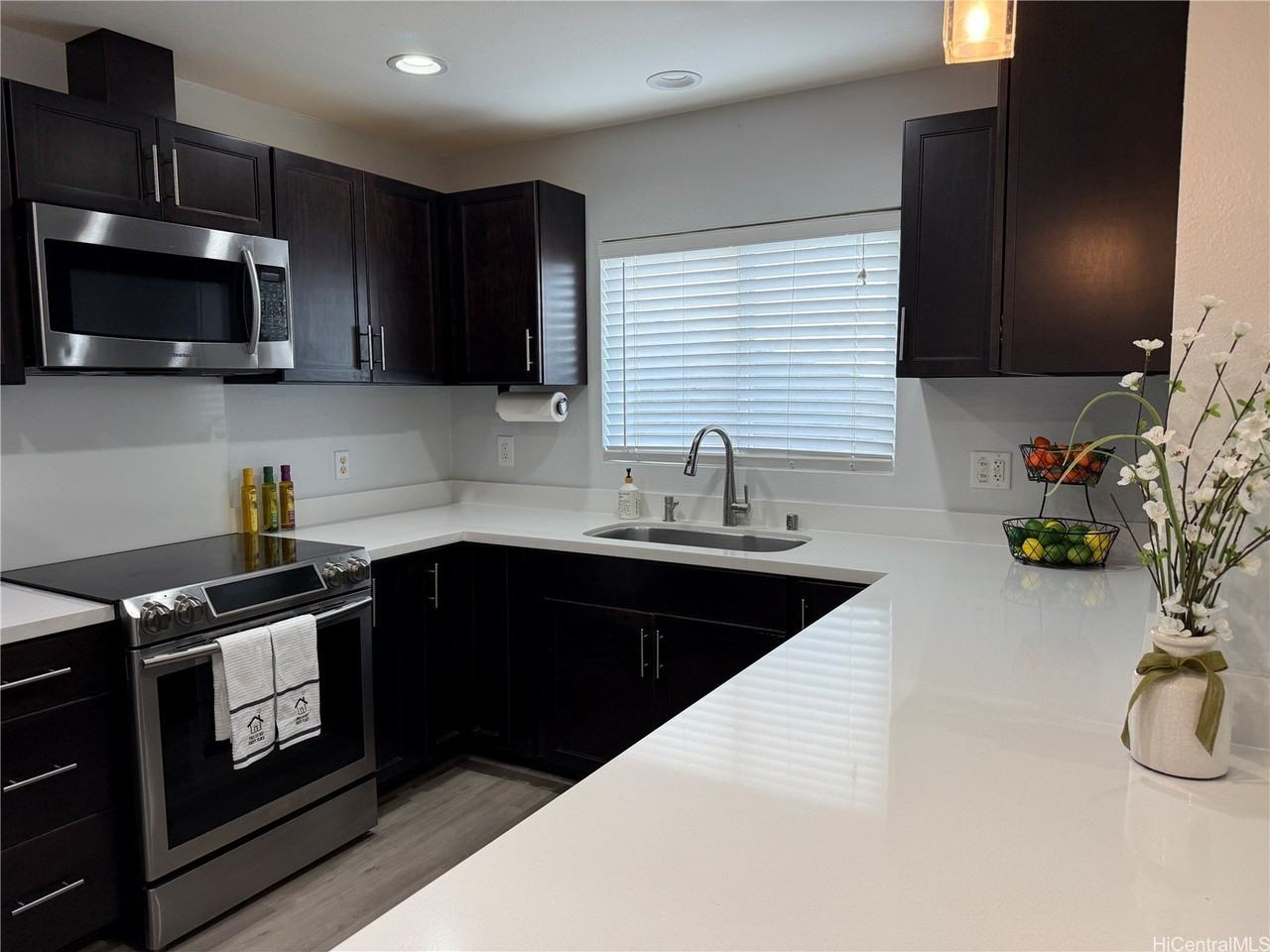 1518 Thurston Ave - Photo 2 of 10