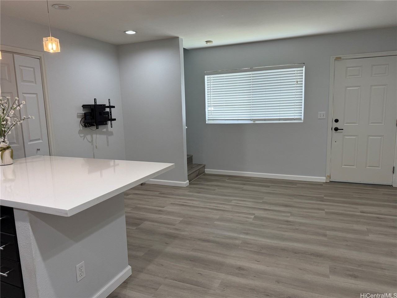 1518 Thurston Ave - Photo 3 of 10