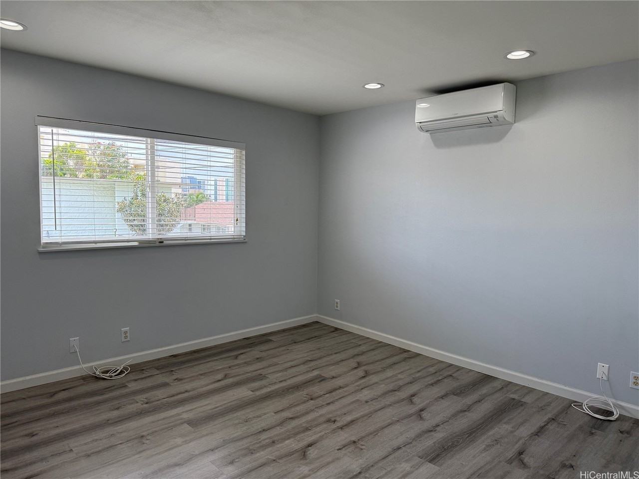 1518 Thurston Ave - Photo 4 of 10