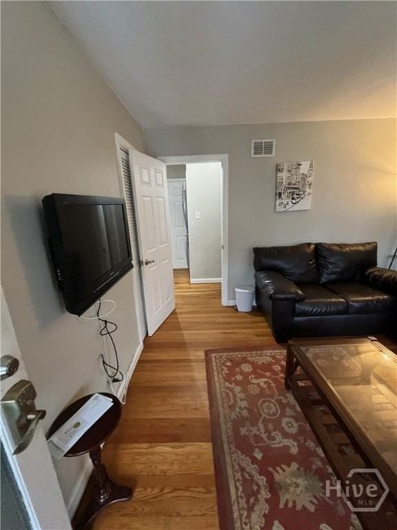 3132 Robertson Ave - Photo 6 of 38