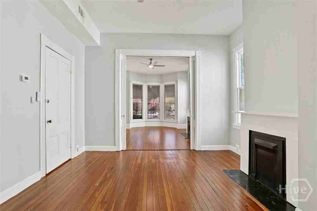 1112 Barnard St Unit A - Photo 7 of 37