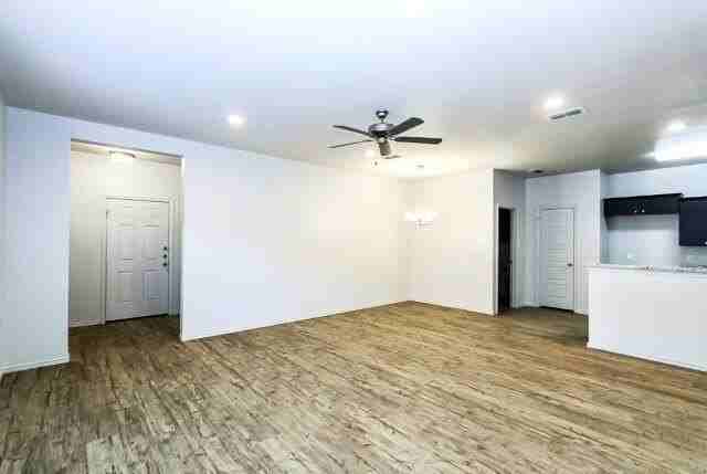 11810 Evanston Ave - Photo 4 of 19