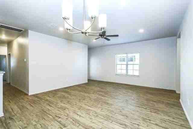 11810 Evanston Ave - Photo 5 of 19