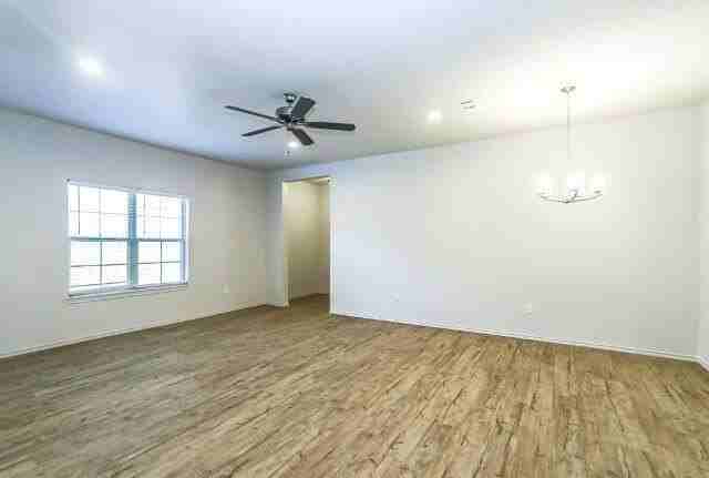 11810 Evanston Ave - Photo 7 of 19