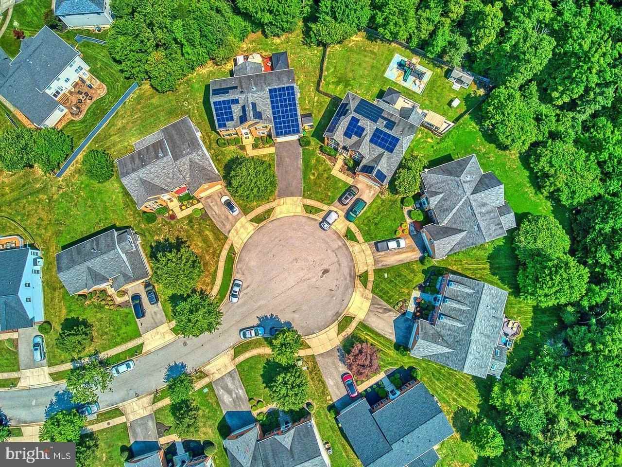 8314 Sunnybrook Ct - Photo 2 of 37