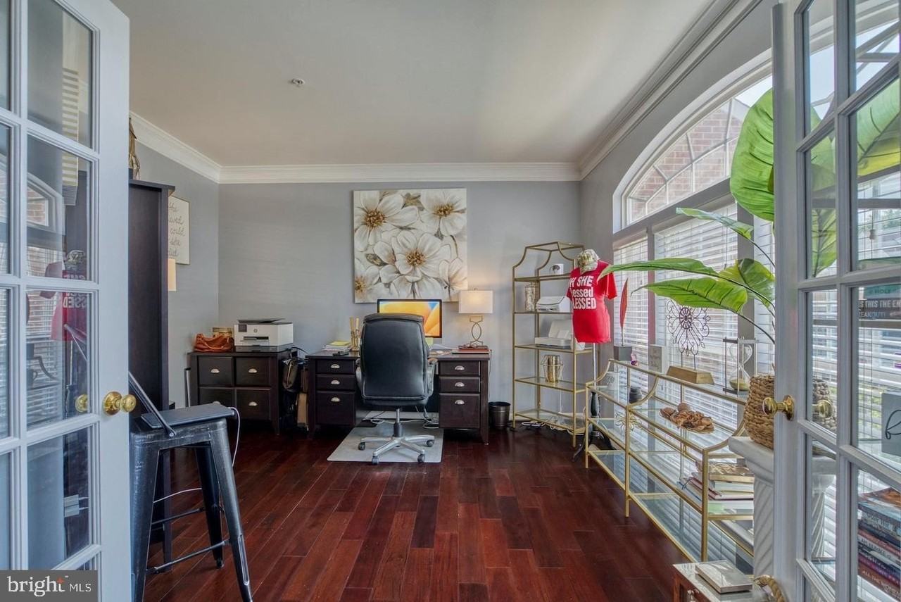 8314 Sunnybrook Ct - Photo 6 of 37