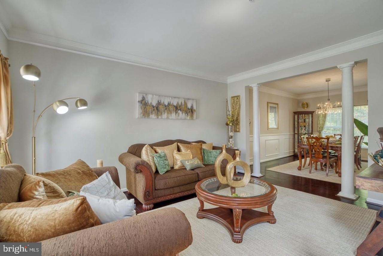 8314 Sunnybrook Ct - Photo 7 of 37