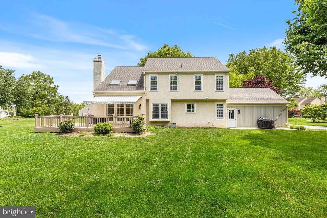 1099 Armstrong Ct - Photo 4 of 49