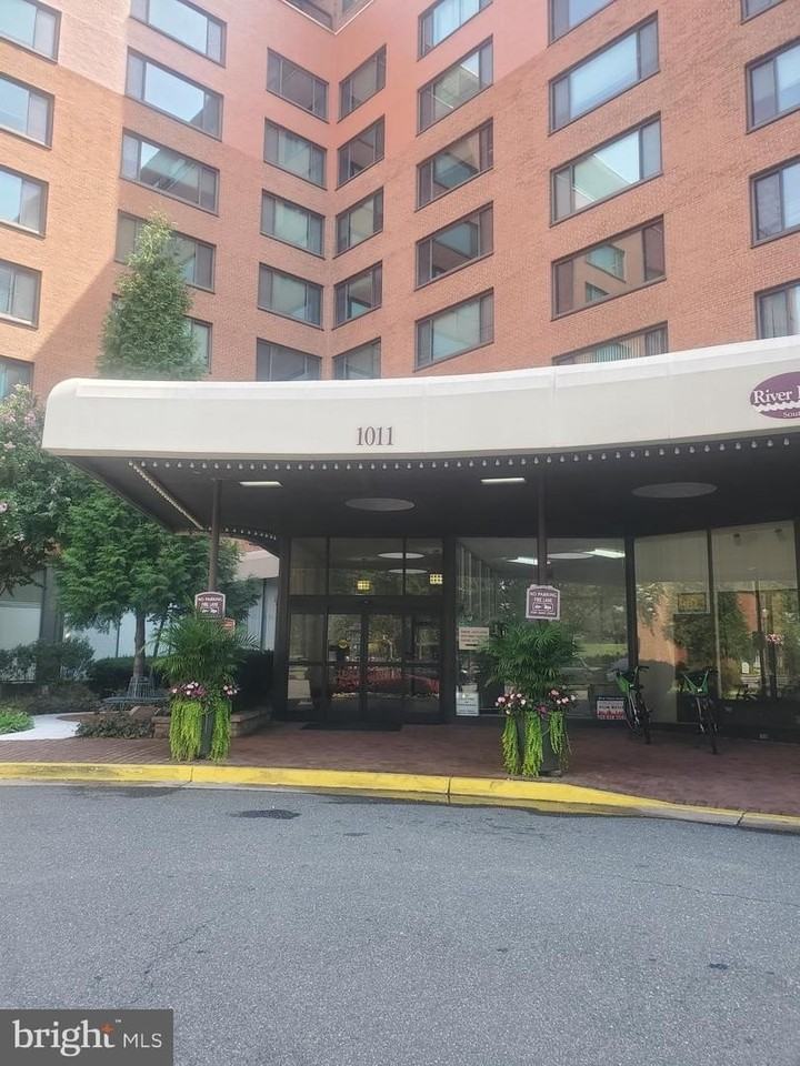 1011 Arlington Blvd - Photo 2 of 15