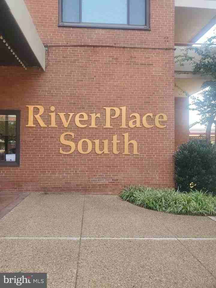 1011 Arlington Blvd - Photo 3 of 15