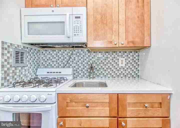 1011 Arlington Blvd - Photo 7 of 15