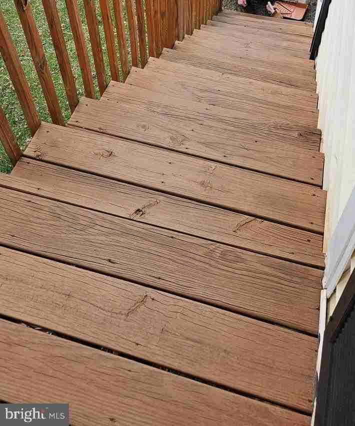 1057 Foreman Ln - Photo 4 of 18