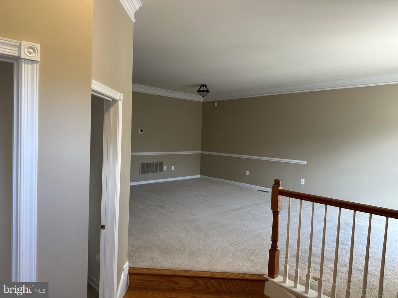 25861 Kirkwood Sq - Photo 3 of 43