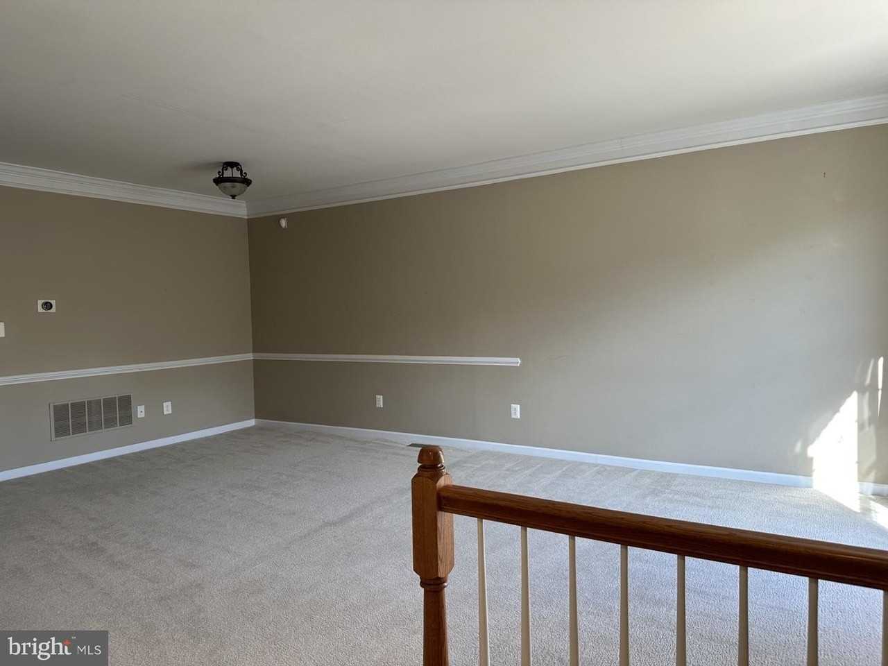 25861 Kirkwood Sq - Photo 4 of 43