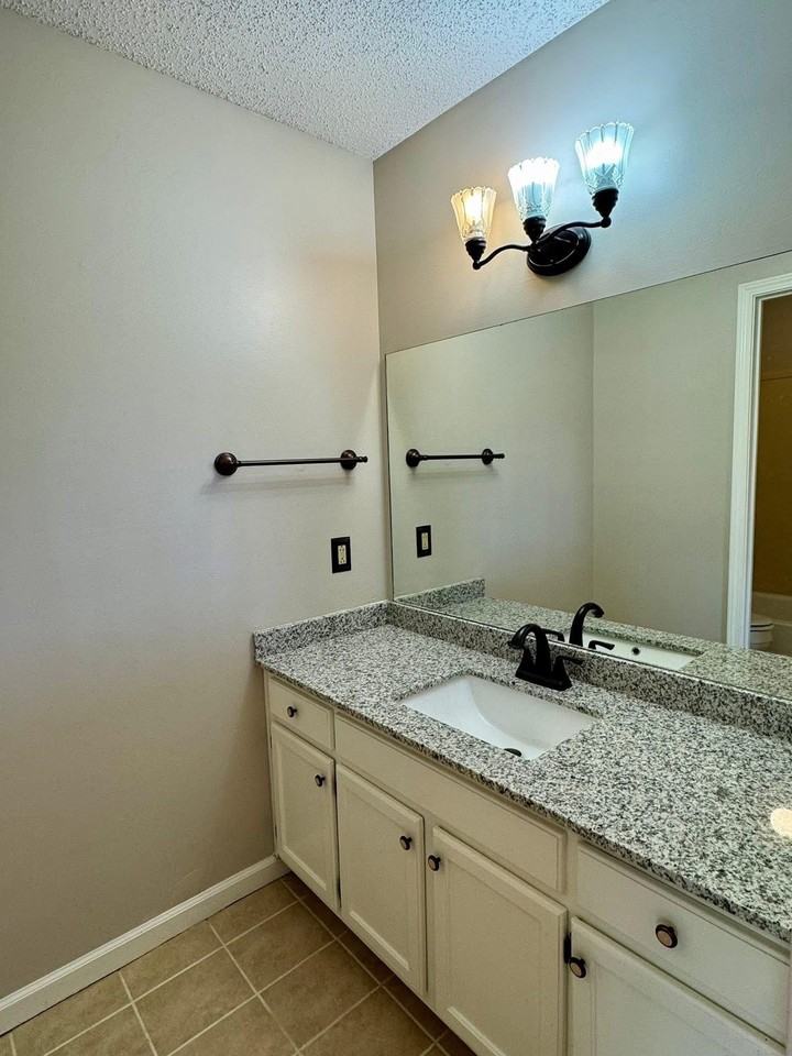 812 Beaver Rd - Photo 2 of 15