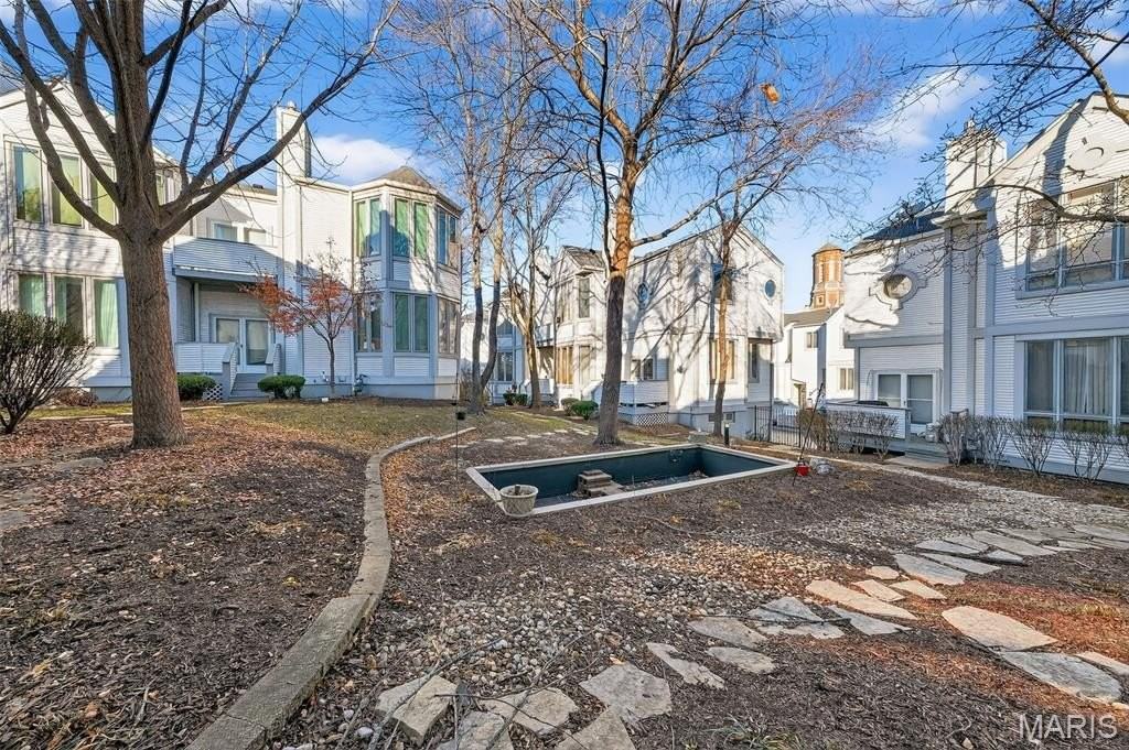 28 Columbus Square Dr - Photo 4 of 32