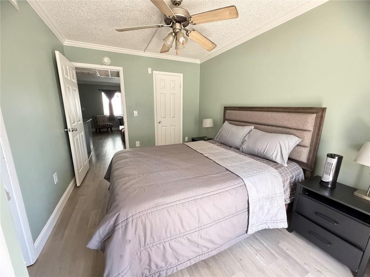 145 Oyster Bay Cir #140 - Photo 3 of 9