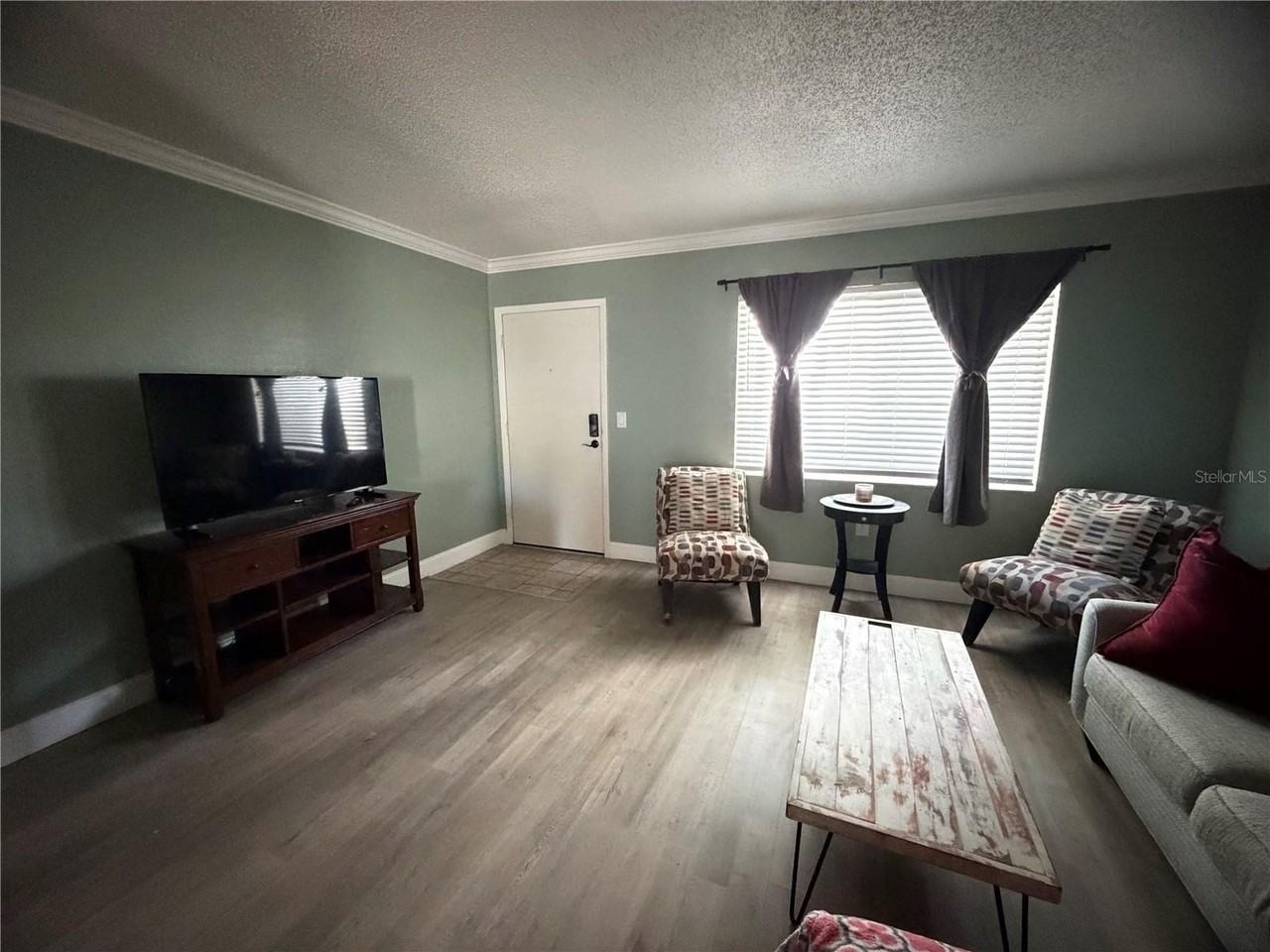 145 Oyster Bay Cir #140 - Photo 7 of 9