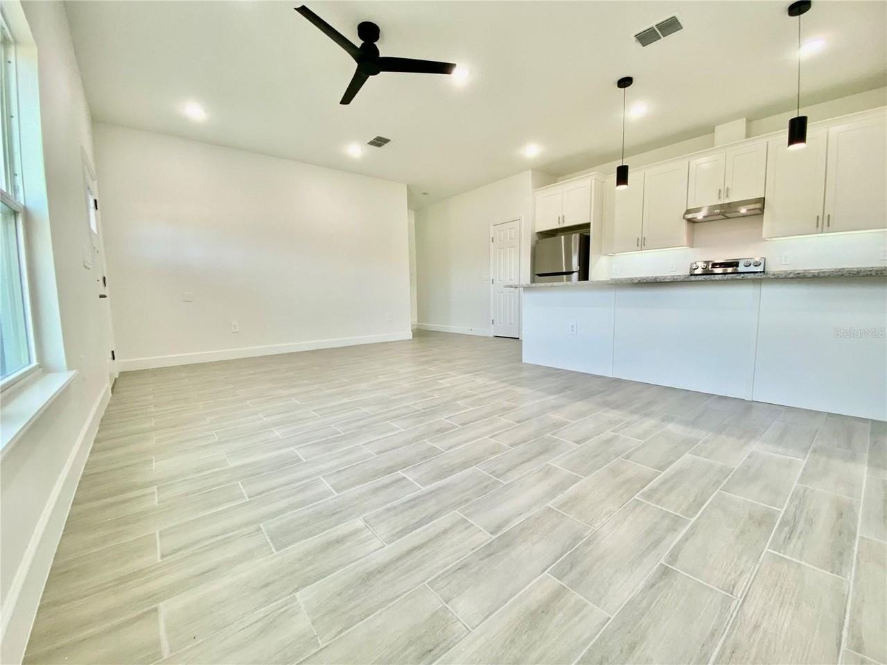 10006 Massey St - Photo 5 of 50