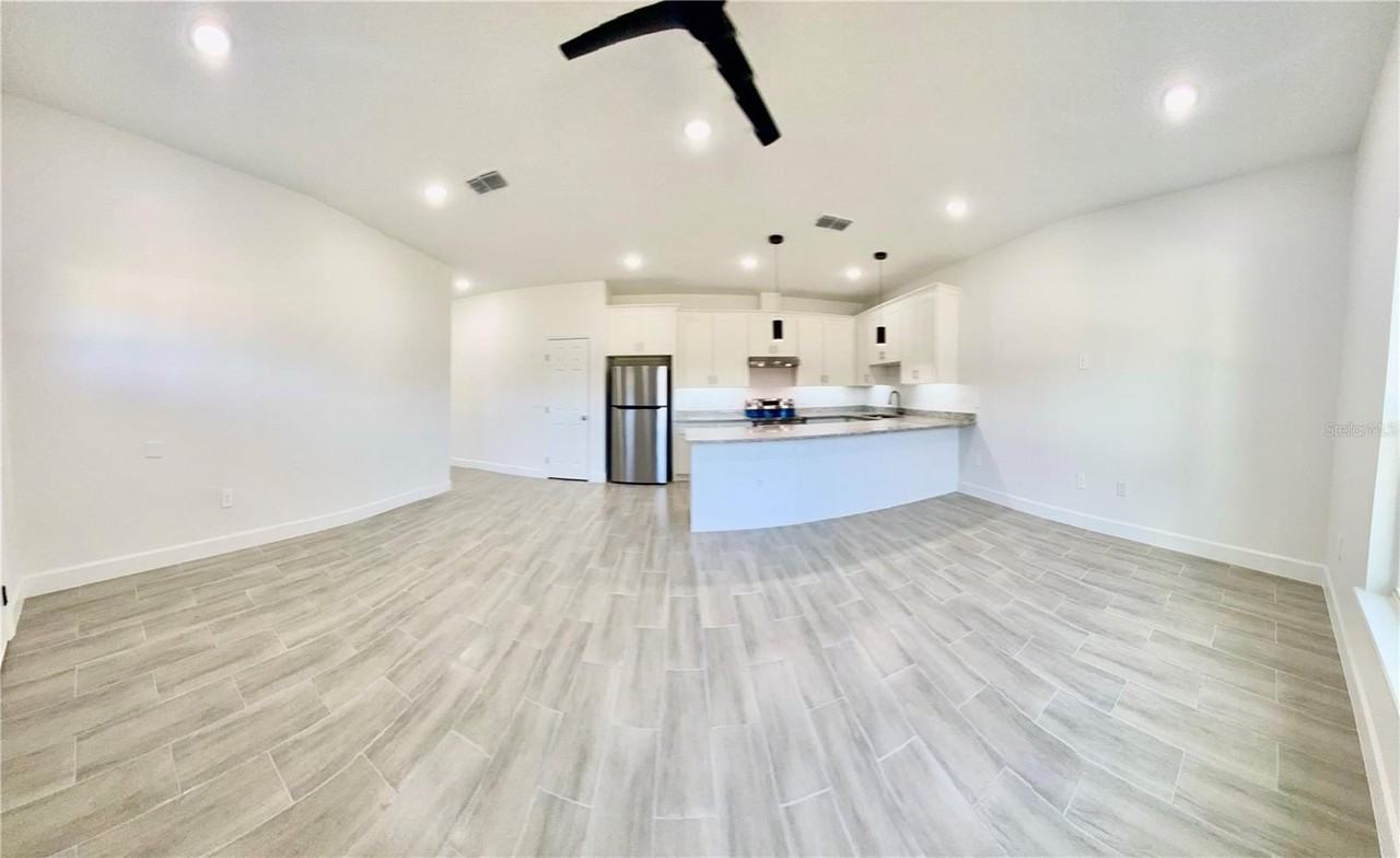 10008 Massey St - Photo 4 of 50