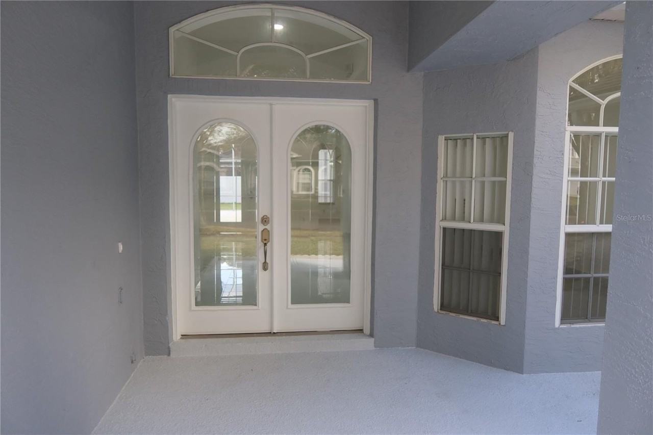 10007 Newington Dr - Photo 3 of 30