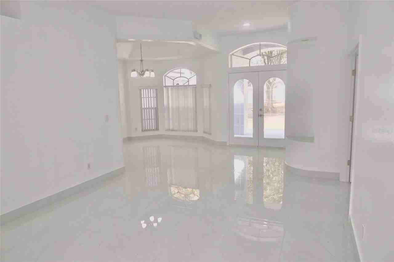 10007 Newington Dr - Photo 4 of 30