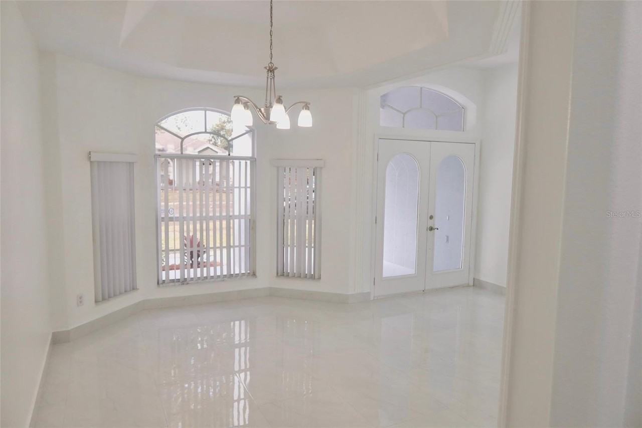 10007 Newington Dr - Photo 7 of 30