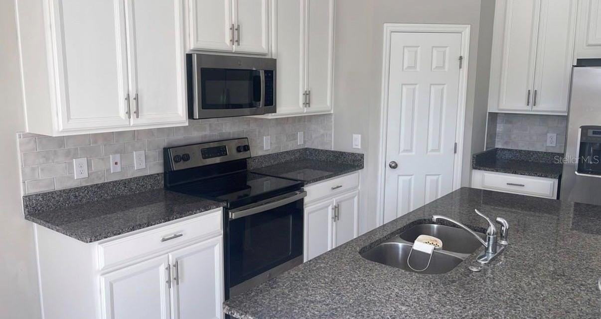 10552 Salt Grove St - Photo 4 of 14