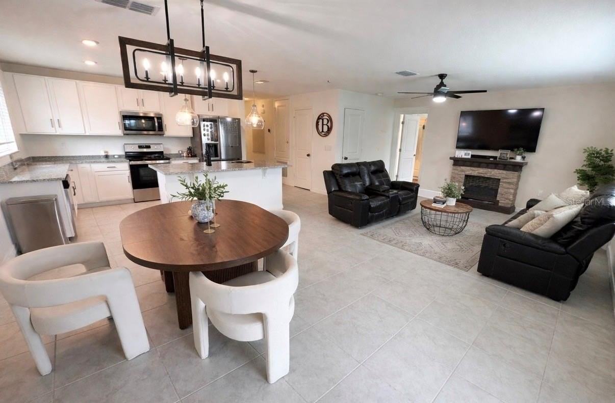 433 Summer Grove Ln - Photo 2 of 14