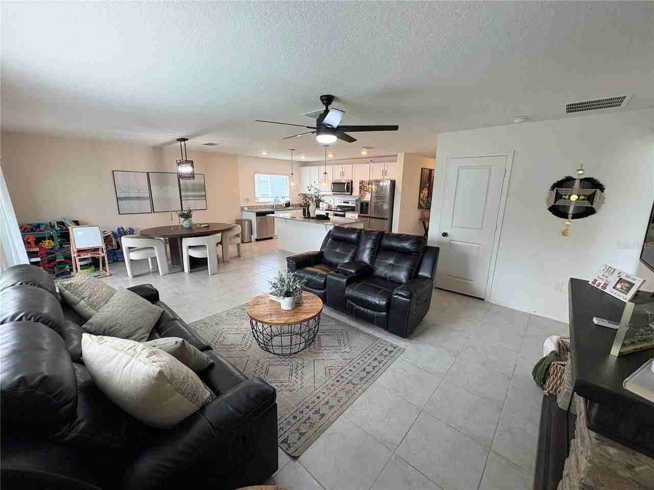 433 Summer Grove Ln - Photo 3 of 14