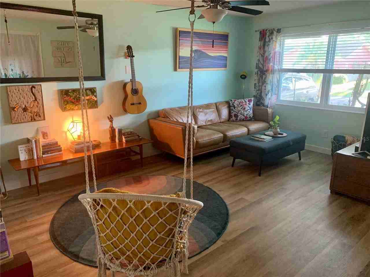 548 Macleod Ter - Photo 2 of 17