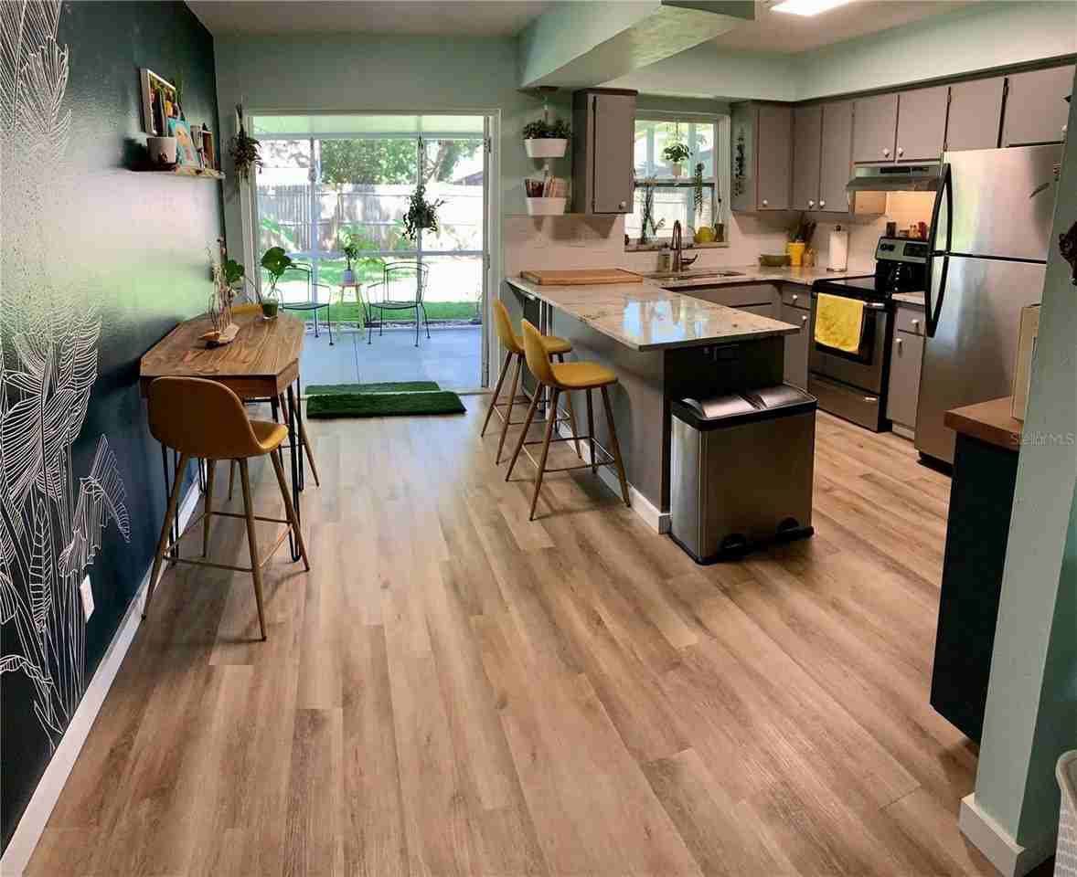 548 Macleod Ter - Photo 5 of 17