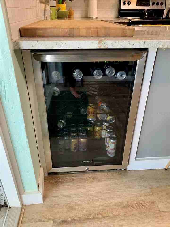 548 Macleod Ter - Photo 6 of 17