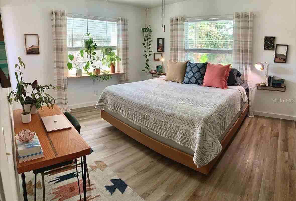 548 Macleod Ter - Photo 7 of 17