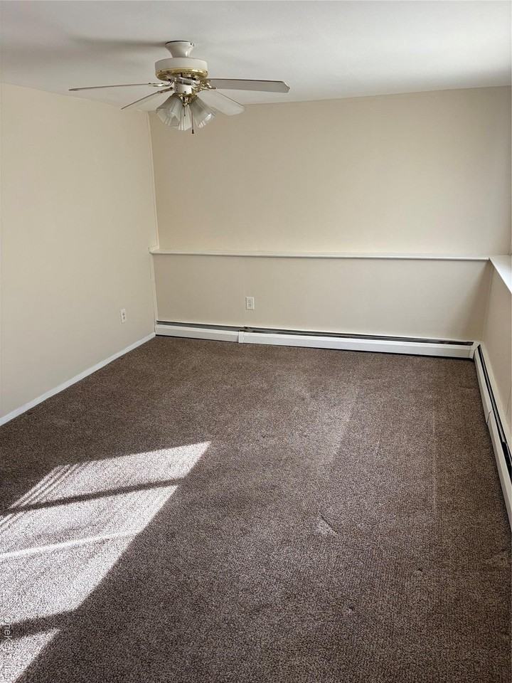 892 Pine Ave - Photo 3 of 8