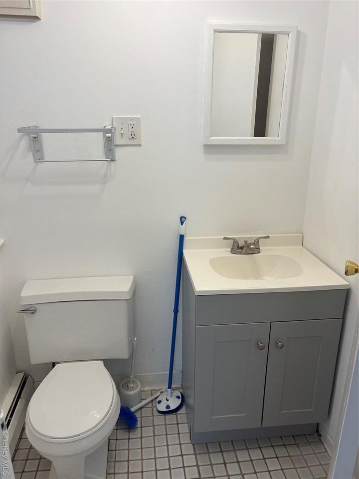 892 Pine Ave - Photo 4 of 8