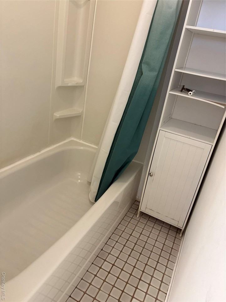 892 Pine Ave - Photo 5 of 8