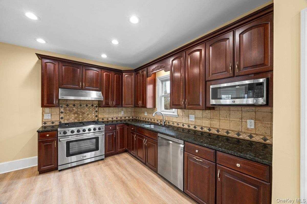 71 Longview Ave Unit 1 - Photo 4 of 18