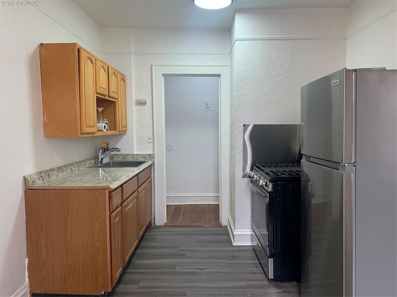 203 Willis Ave #3E - Photo 2 of 6