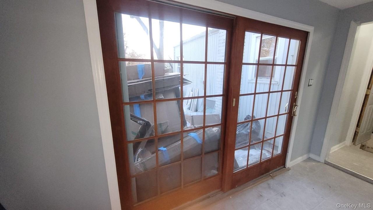 8 Dee Pl - Photo 3 of 42