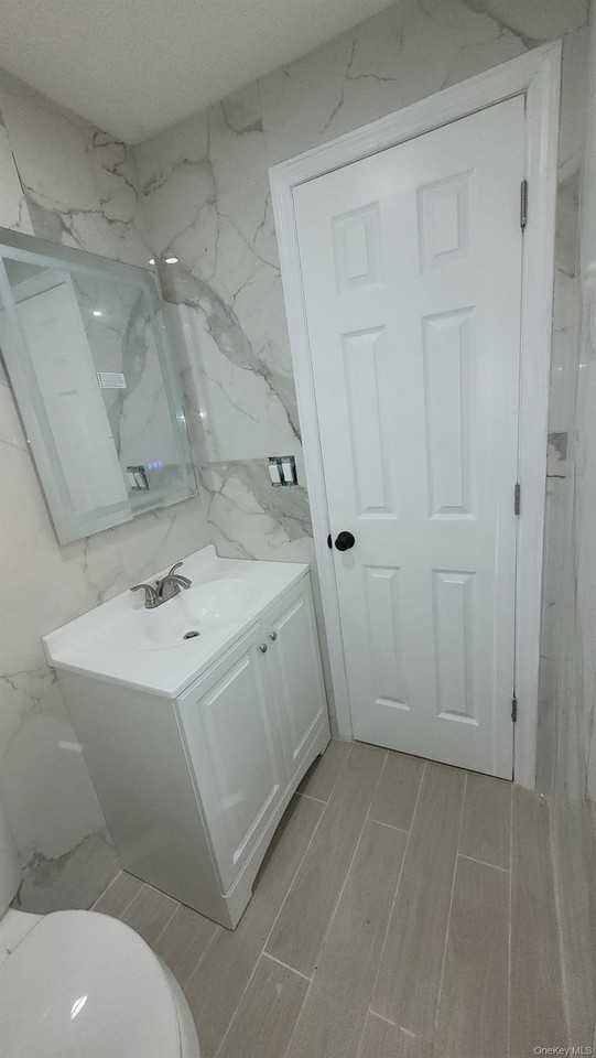 8 Dee Pl - Photo 6 of 42