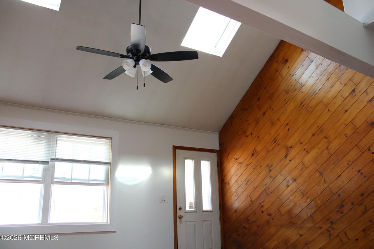 58 W Greystone Rd - Photo 4 of 21