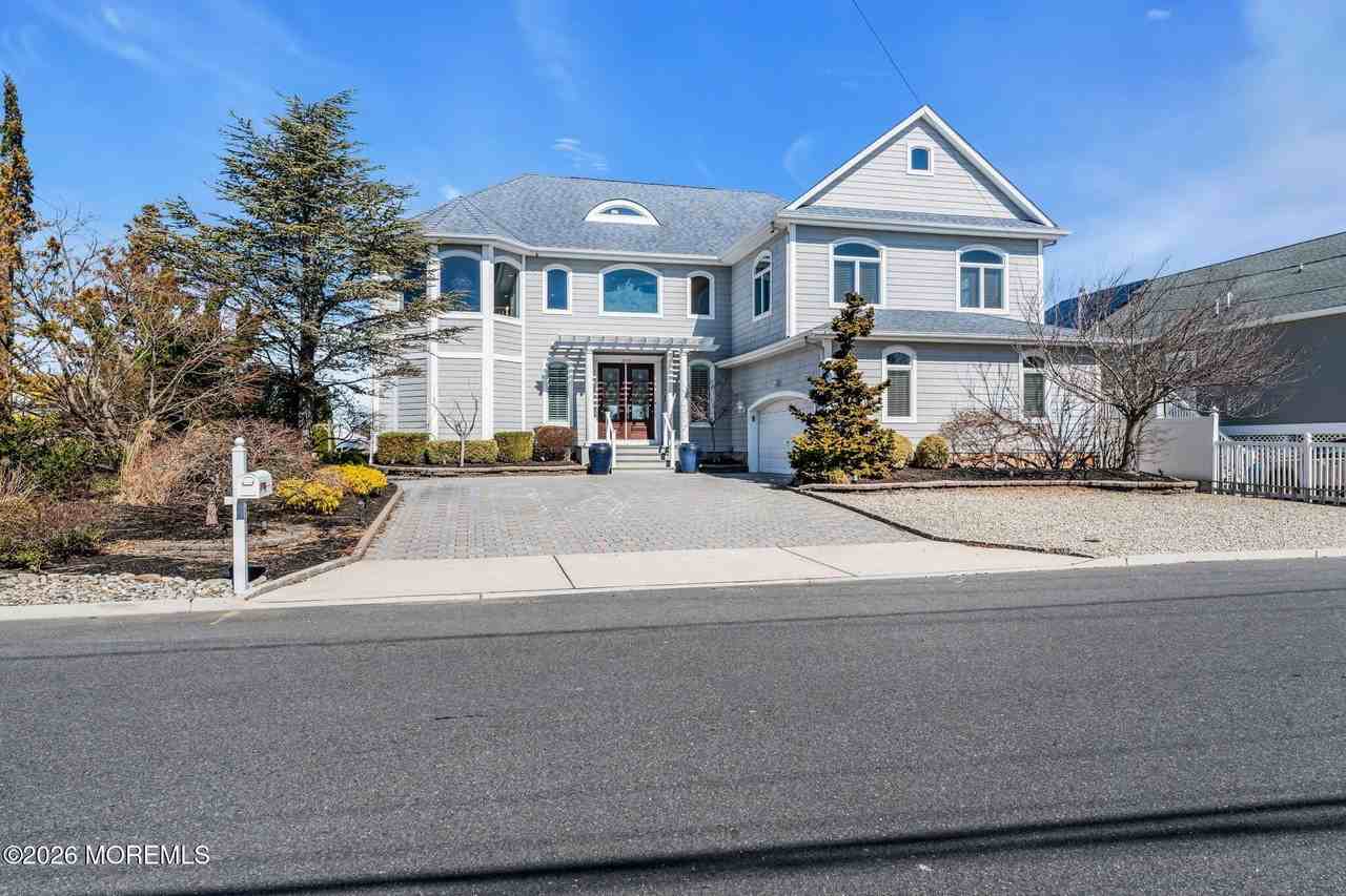 3110 Windsor Ave - Photo 6 of 50