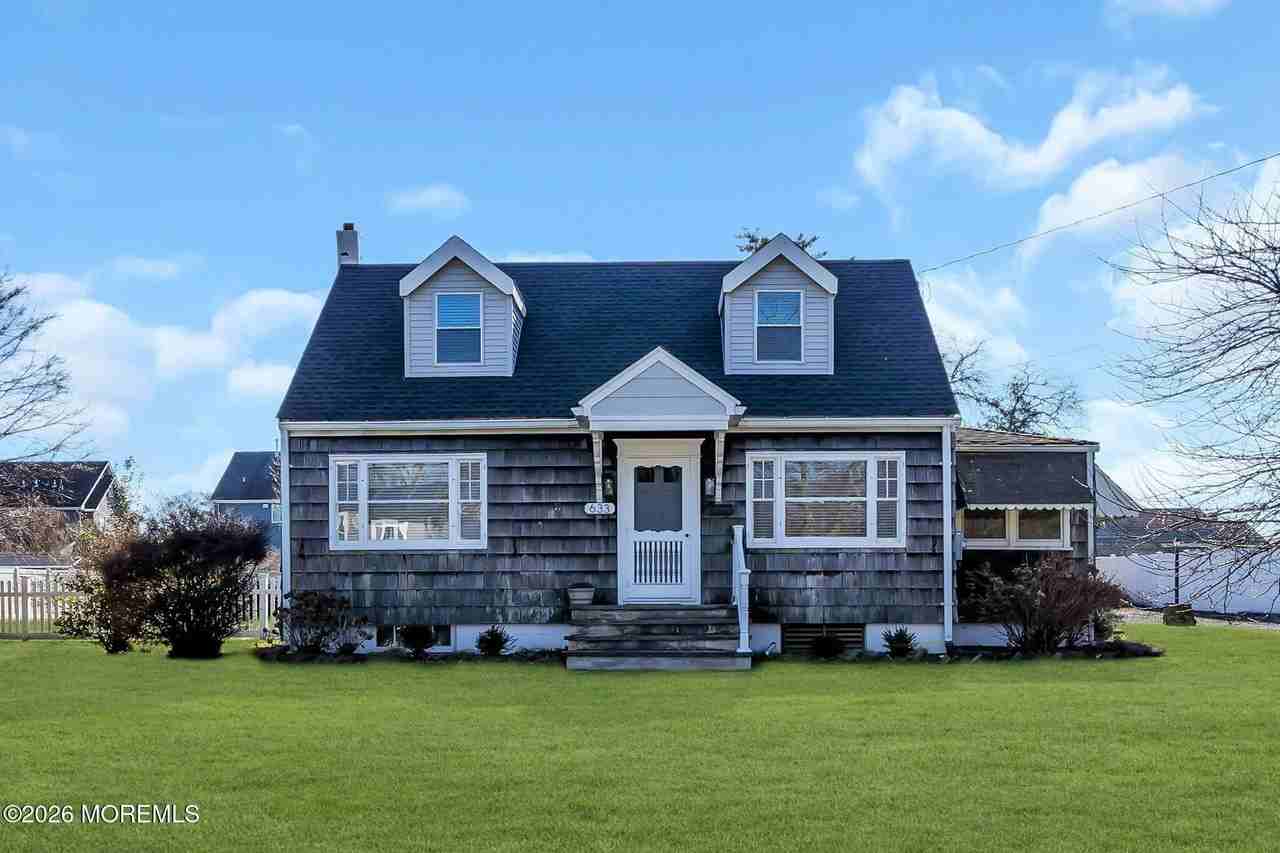 633 Agnes Ave - Photo 2 of 26