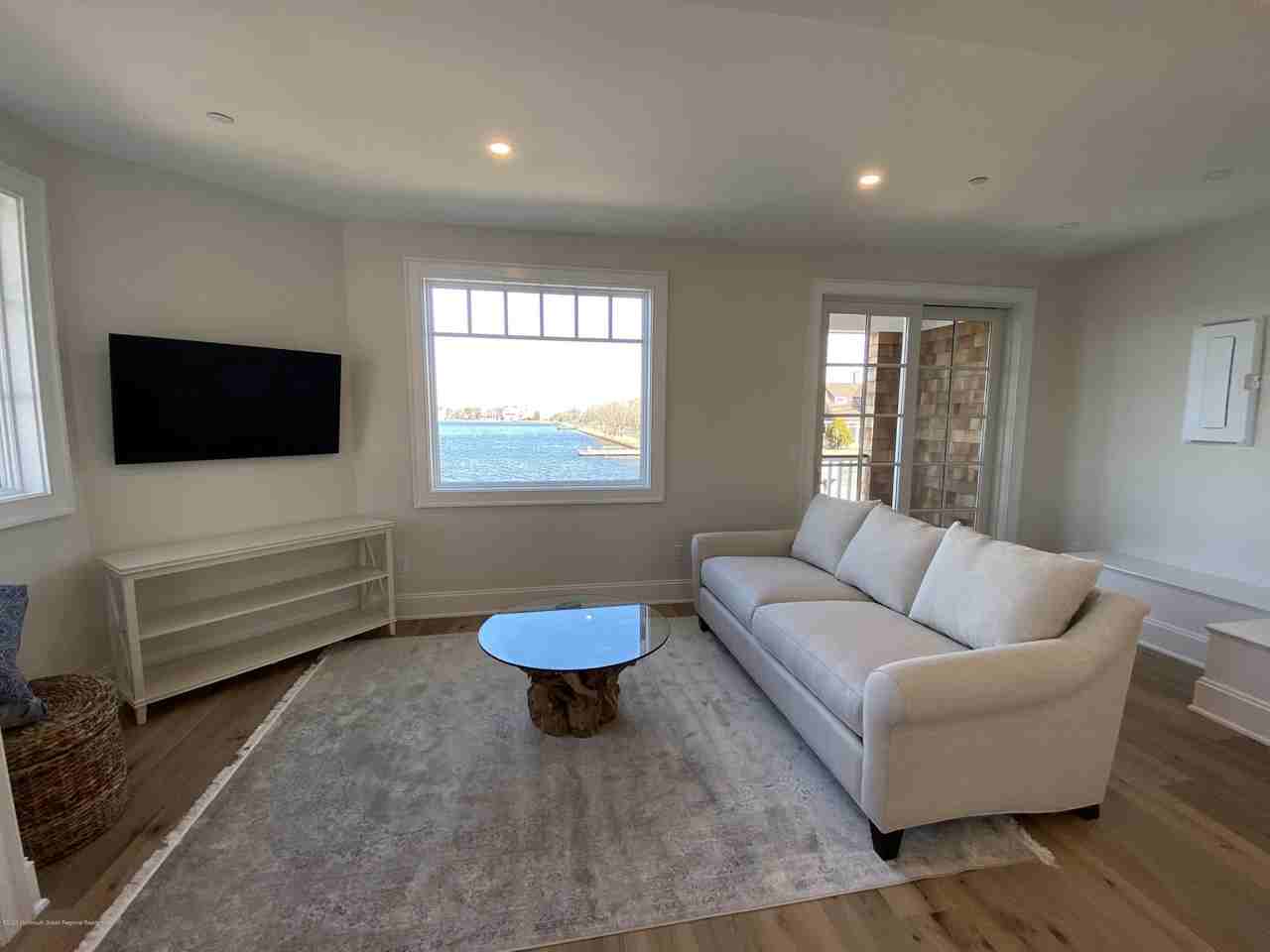 412 Lake Ave - Photo 5 of 23